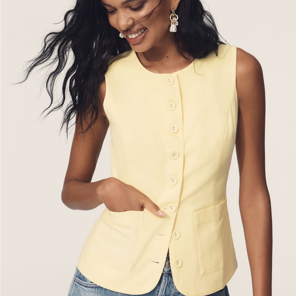 Anthropologie - Sleeveless Yellow Button-Up Top